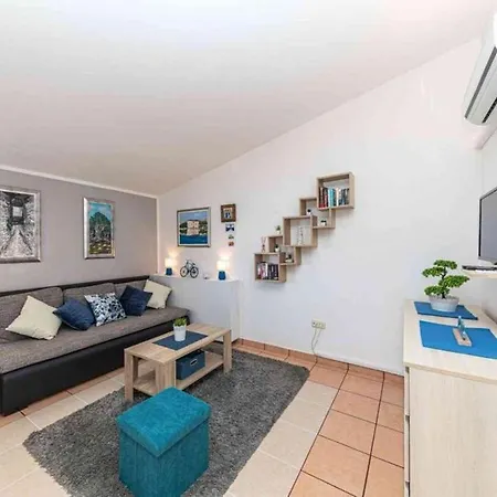 In Okrug Gornji With Sea View, Balcony, Air Conditioning, W-lan 5050-1 Apartment