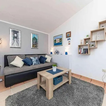 In Okrug Gornji With Sea View, Balcony, Air Conditioning, W-lan 5050-1 Trogir