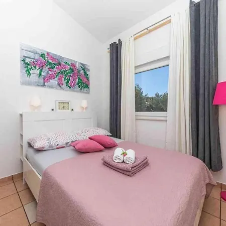 In Okrug Gornji With Sea View, Balcony, Air Conditioning, W-lan 5050-1 Trogir